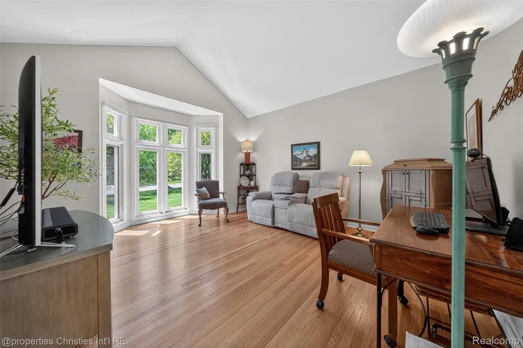 6390 Country Shire Lane West Bloomfield Charter Township MI 48323