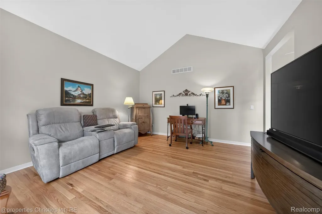 6390 Country Shire Lane West Bloomfield Charter Township MI 48323