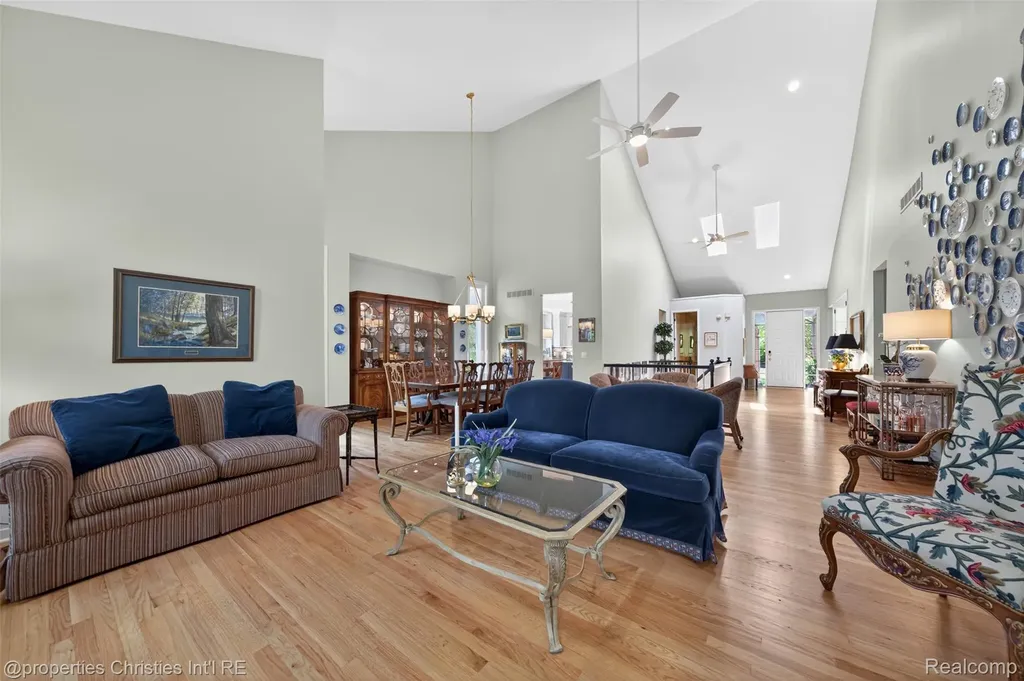 6390 Country Shire Lane West Bloomfield Charter Township MI 48323