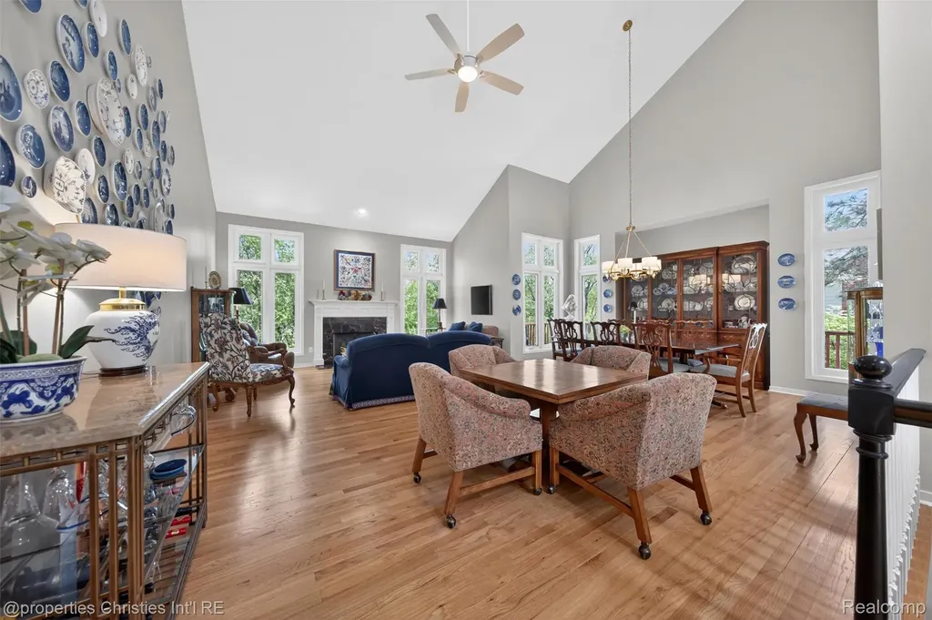6390 Country Shire Lane West Bloomfield Charter Township MI 48323