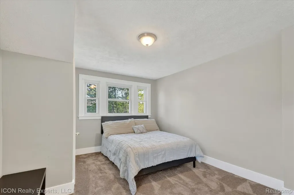305 W Troy Street Ferndale City MI 48220