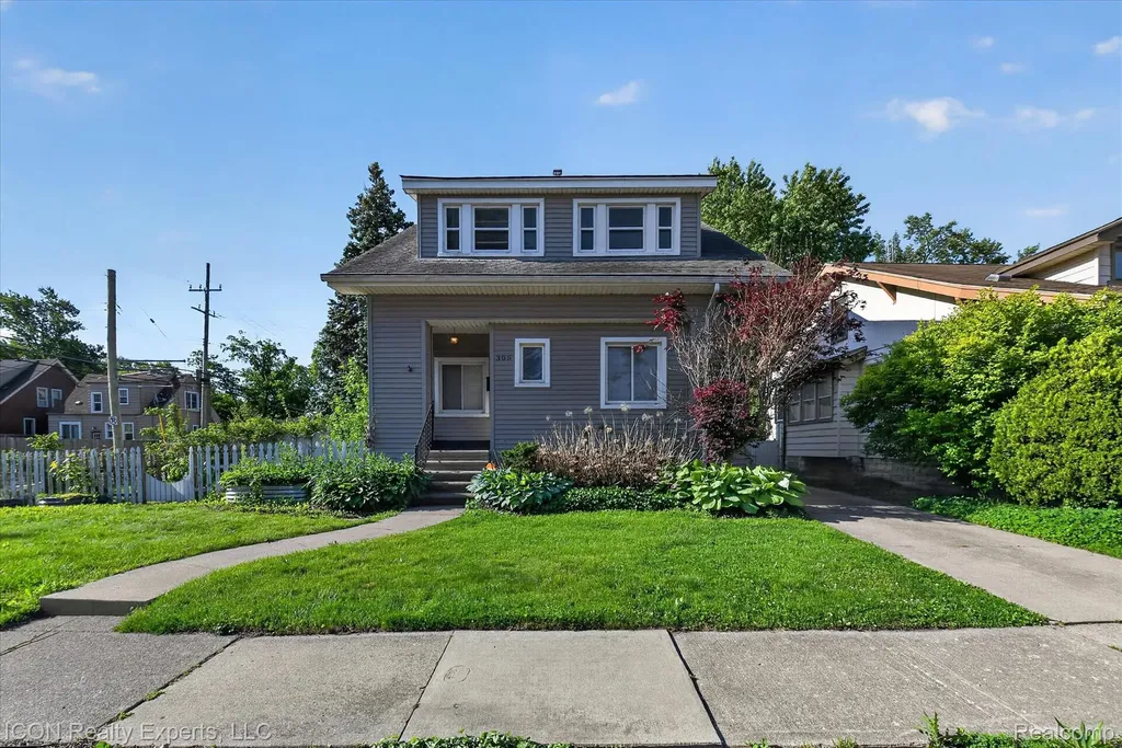 305 W Troy Street Ferndale City MI 48220