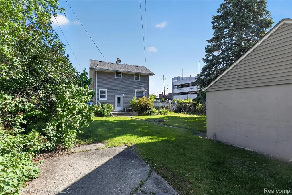305 W Troy Street Ferndale City MI 48220