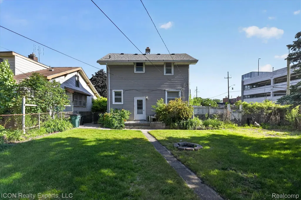 305 W Troy Street Ferndale City MI 48220