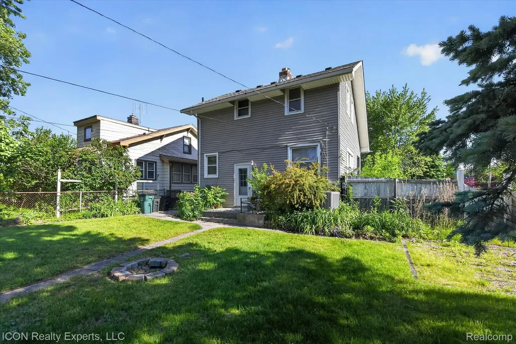 305 W Troy Street Ferndale City MI 48220