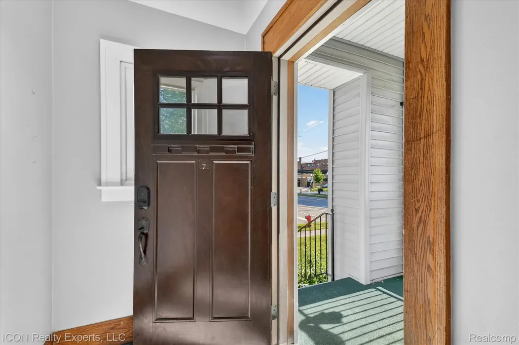 305 W Troy Street Ferndale City MI 48220