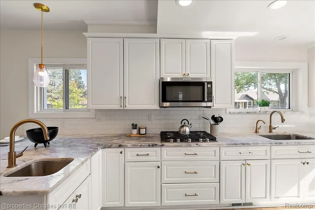 14201 Kingston Street Oak Park City MI 48237