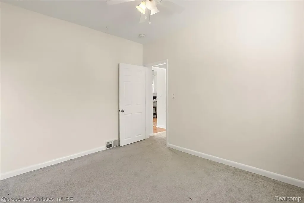14201 Kingston Street Oak Park City MI 48237