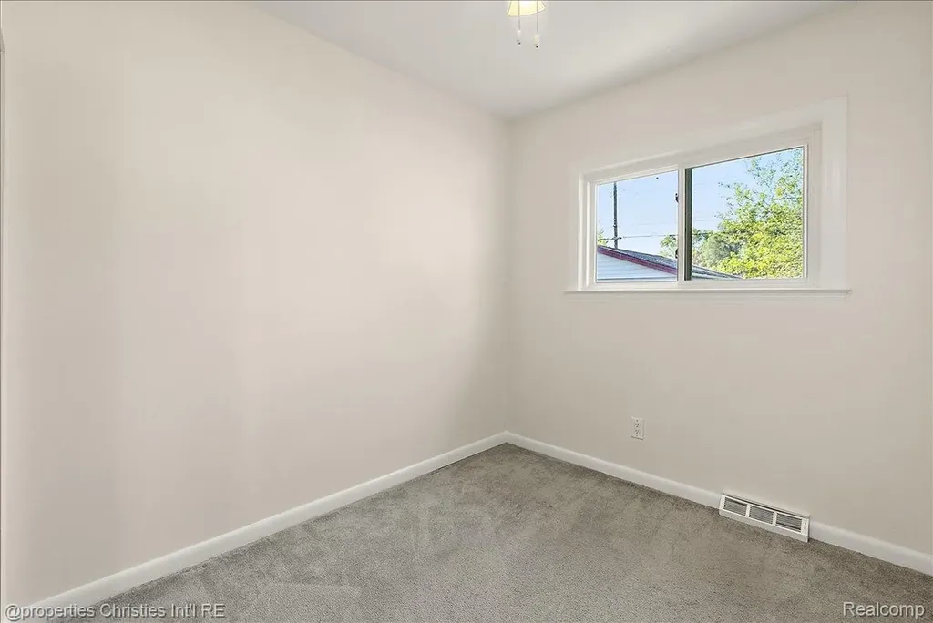 14201 Kingston Street Oak Park City MI 48237