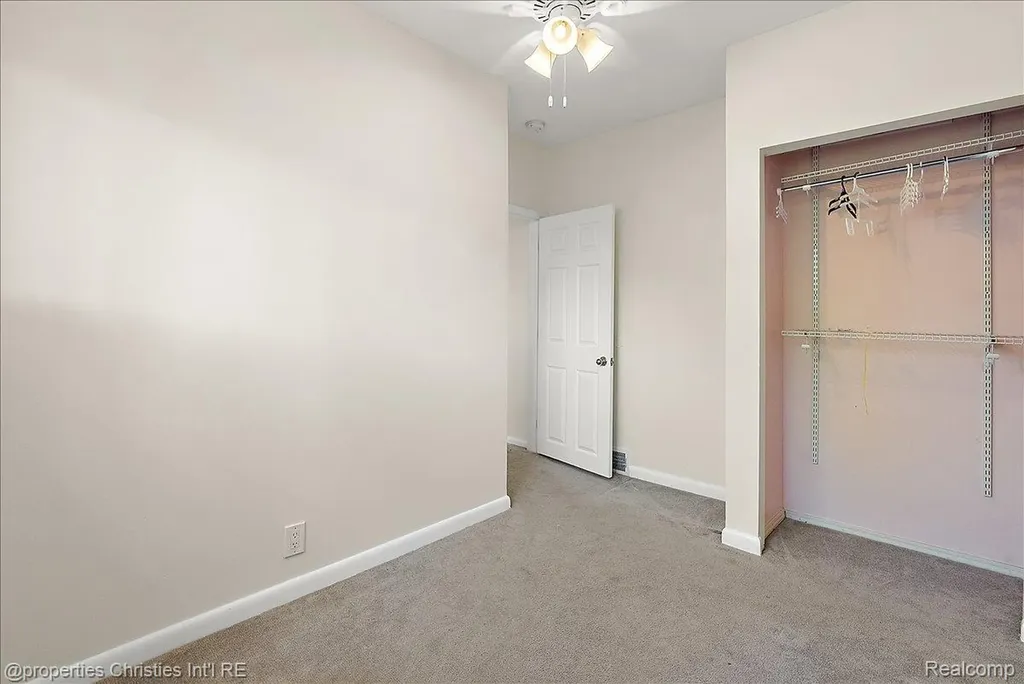 14201 Kingston Street Oak Park City MI 48237