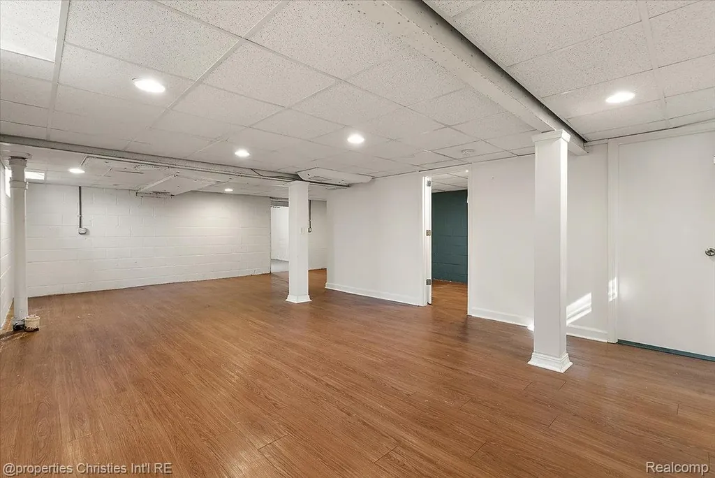 14201 Kingston Street Oak Park City MI 48237