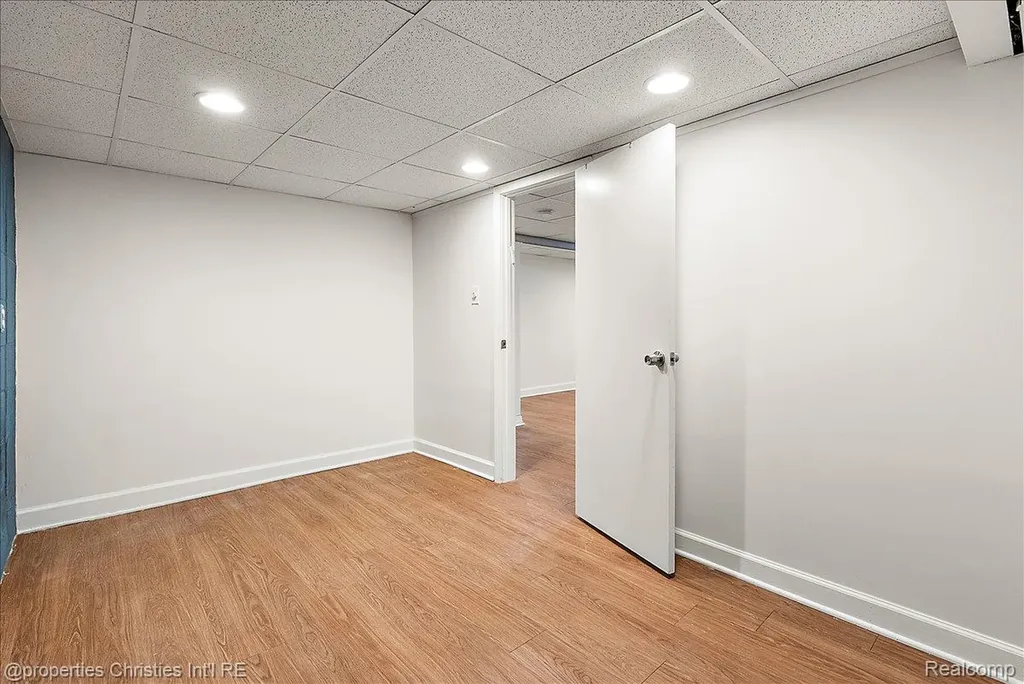 14201 Kingston Street Oak Park City MI 48237
