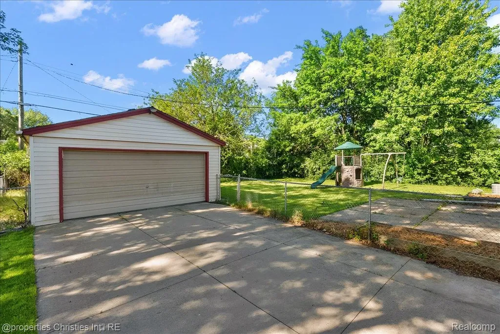 14201 Kingston Street Oak Park City MI 48237