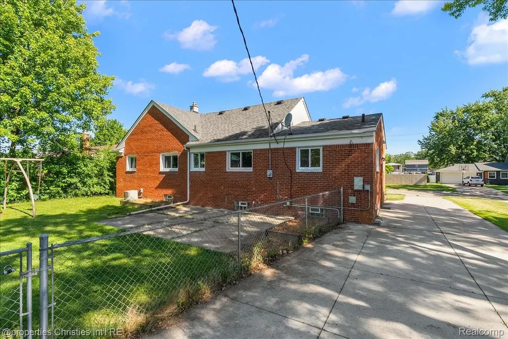 14201 Kingston Street Oak Park City MI 48237