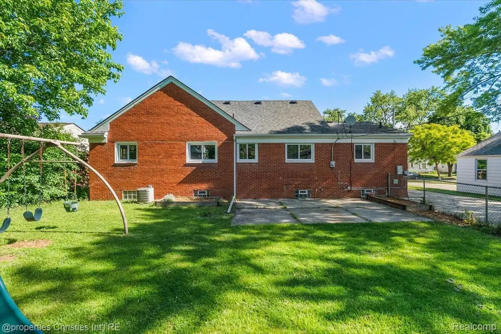 14201 Kingston Street Oak Park City MI 48237