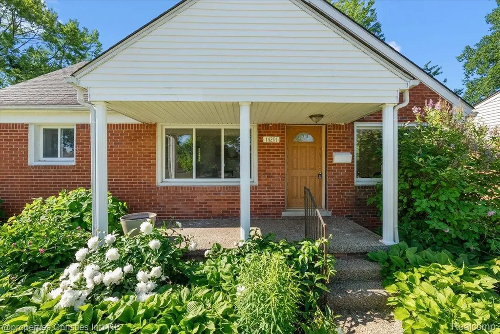 14201 Kingston Street Oak Park City MI 48237