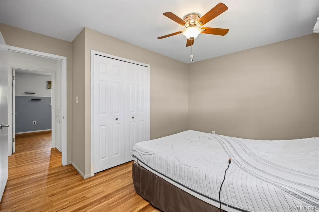 14743 Newburgh Road Livonia City MI 48154