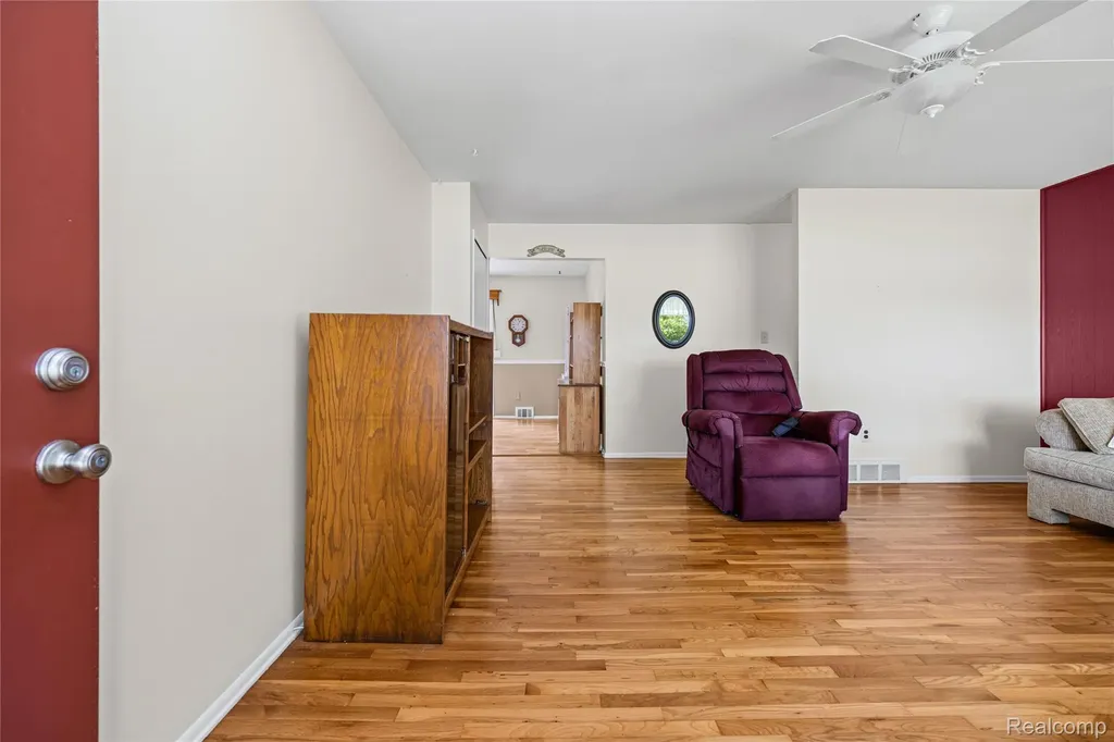 14743 Newburgh Road Livonia City MI 48154