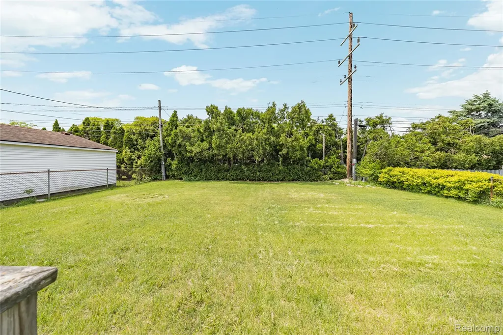 14743 Newburgh Road Livonia City MI 48154