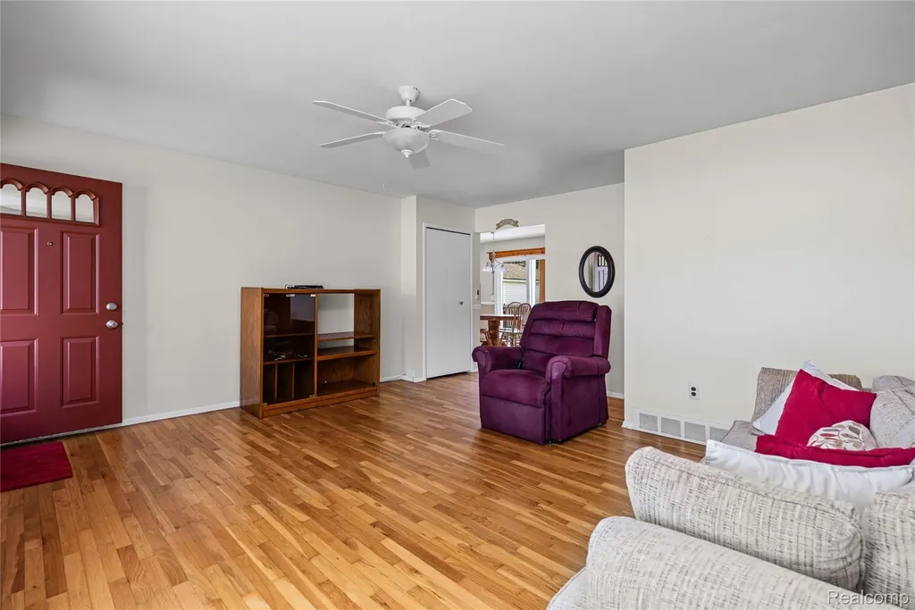 14743 Newburgh Road Livonia City MI 48154