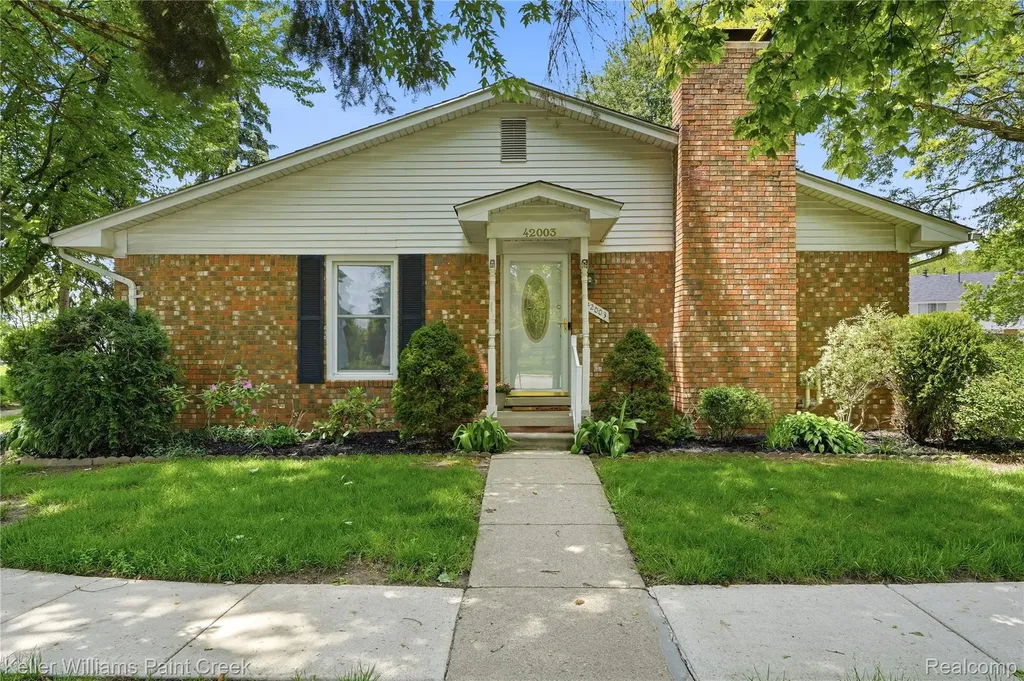 42003 Toddmark Lane Clinton Charter Township MI 48038