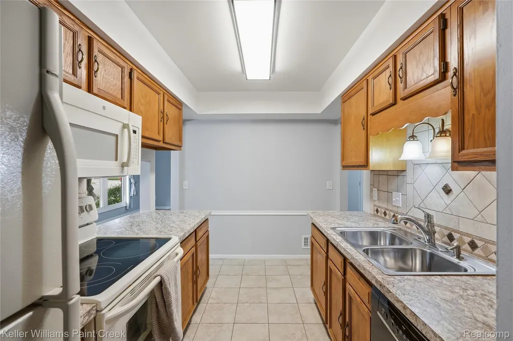 42003 Toddmark Lane Clinton Charter Township MI 48038