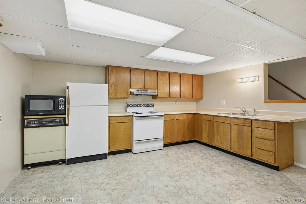 42003 Toddmark Lane Clinton Charter Township MI 48038