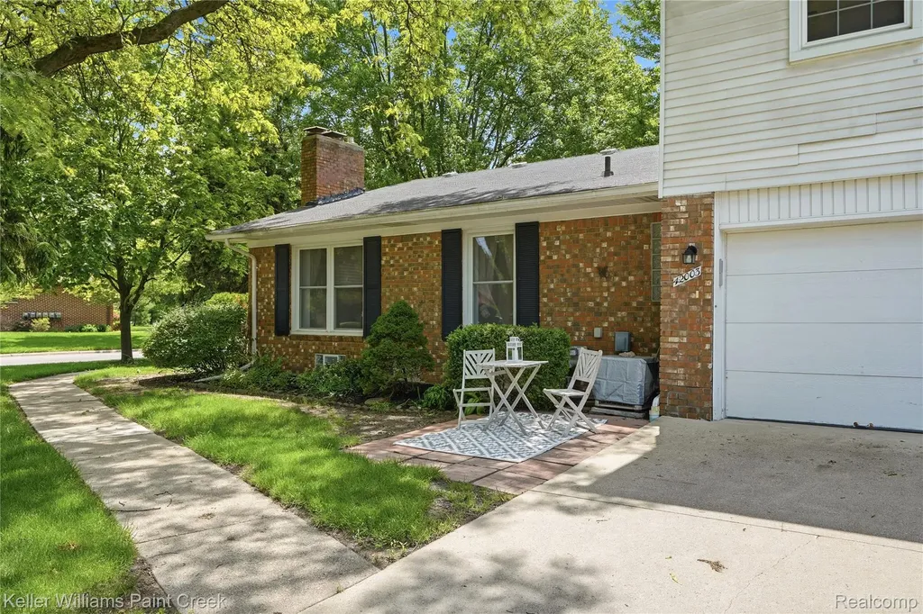42003 Toddmark Lane Clinton Charter Township MI 48038