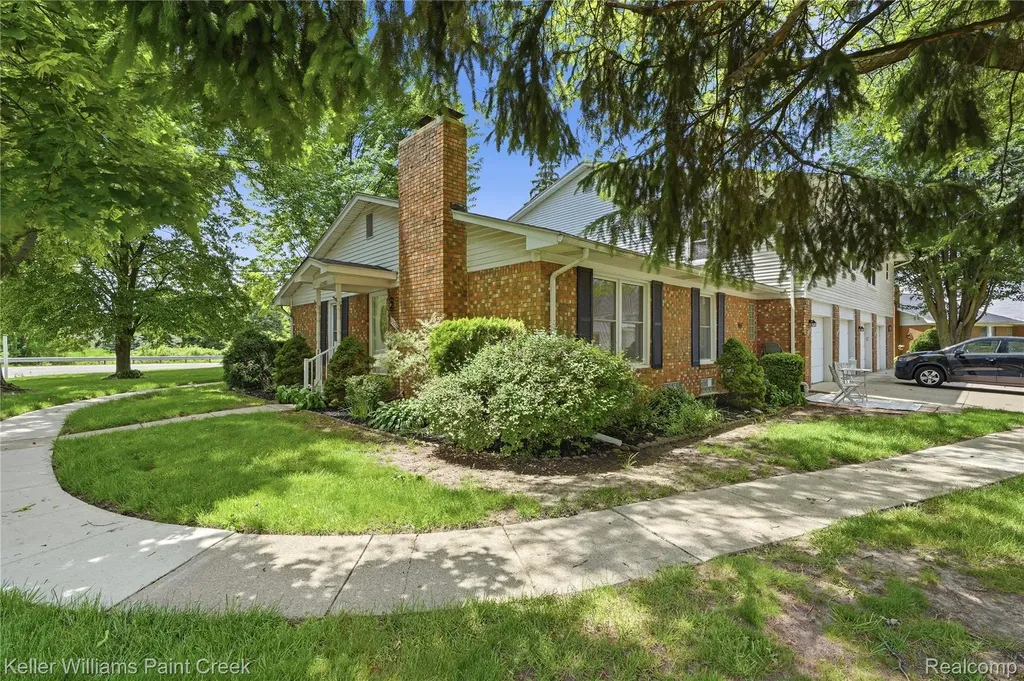 42003 Toddmark Lane Clinton Charter Township MI 48038