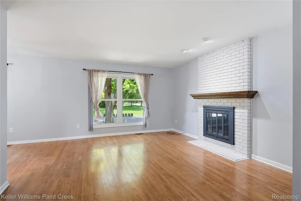 42003 Toddmark Lane Clinton Charter Township MI 48038