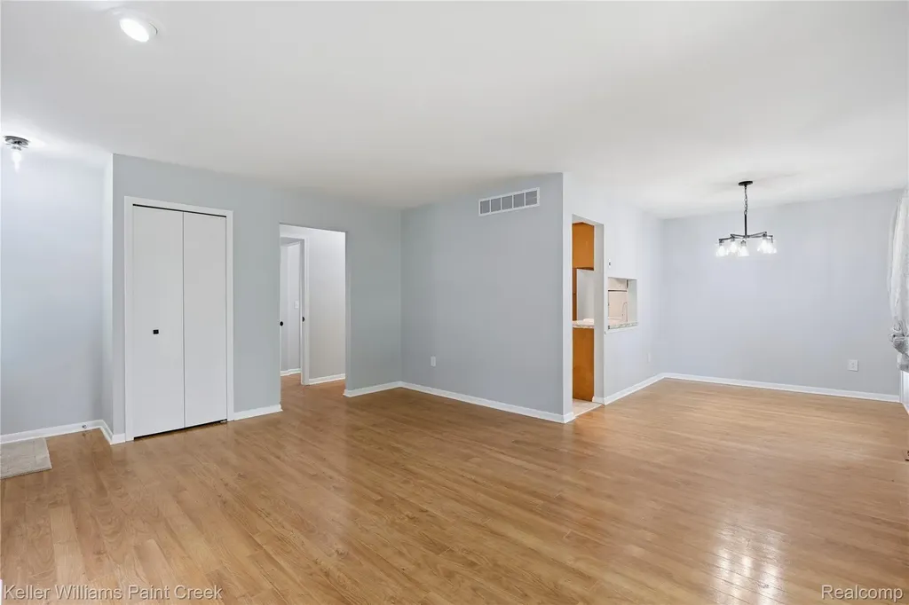 42003 Toddmark Lane Clinton Charter Township MI 48038
