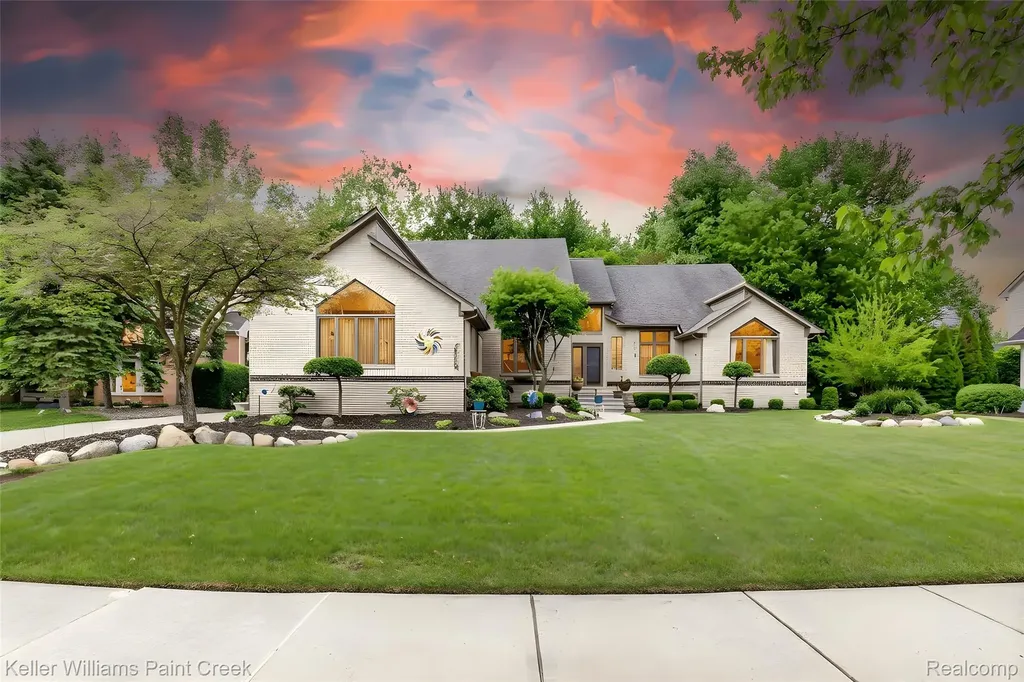 43737 Saint Julian Court Sterling Heights City MI 48314