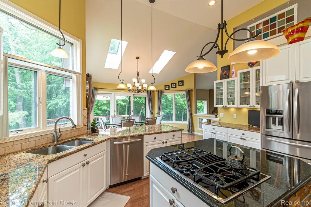 43737 Saint Julian Court Sterling Heights City MI 48314