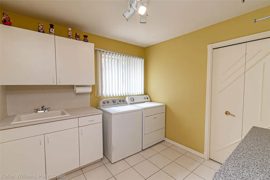 43737 Saint Julian Court Sterling Heights City MI 48314