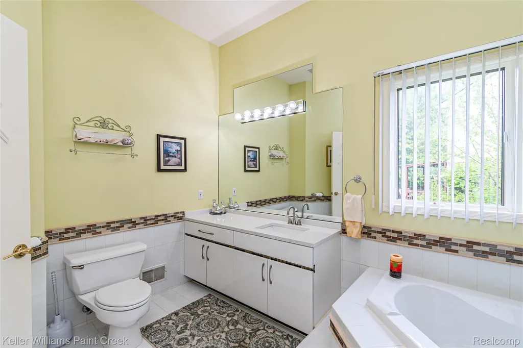 43737 Saint Julian Court Sterling Heights City MI 48314