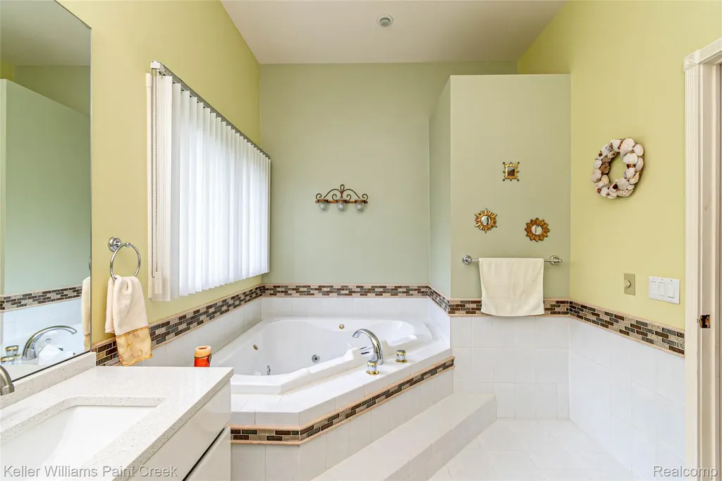 43737 Saint Julian Court Sterling Heights City MI 48314