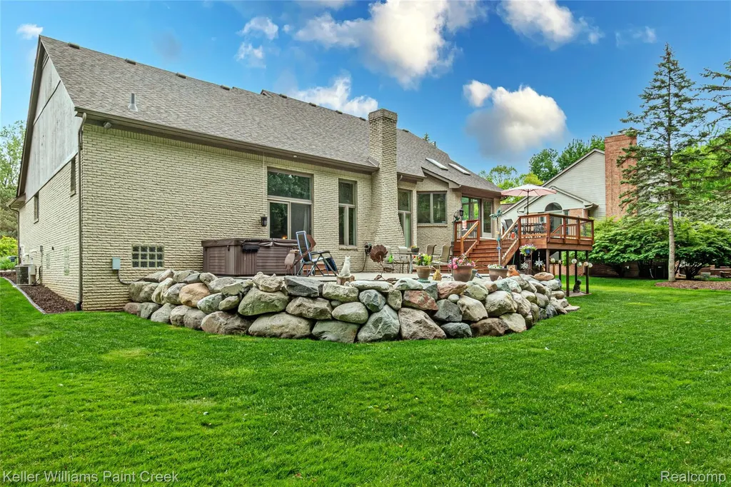 43737 Saint Julian Court Sterling Heights City MI 48314