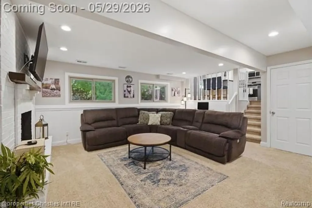 6884 Aeroview Street West Bloomfield Charter Township MI 48324