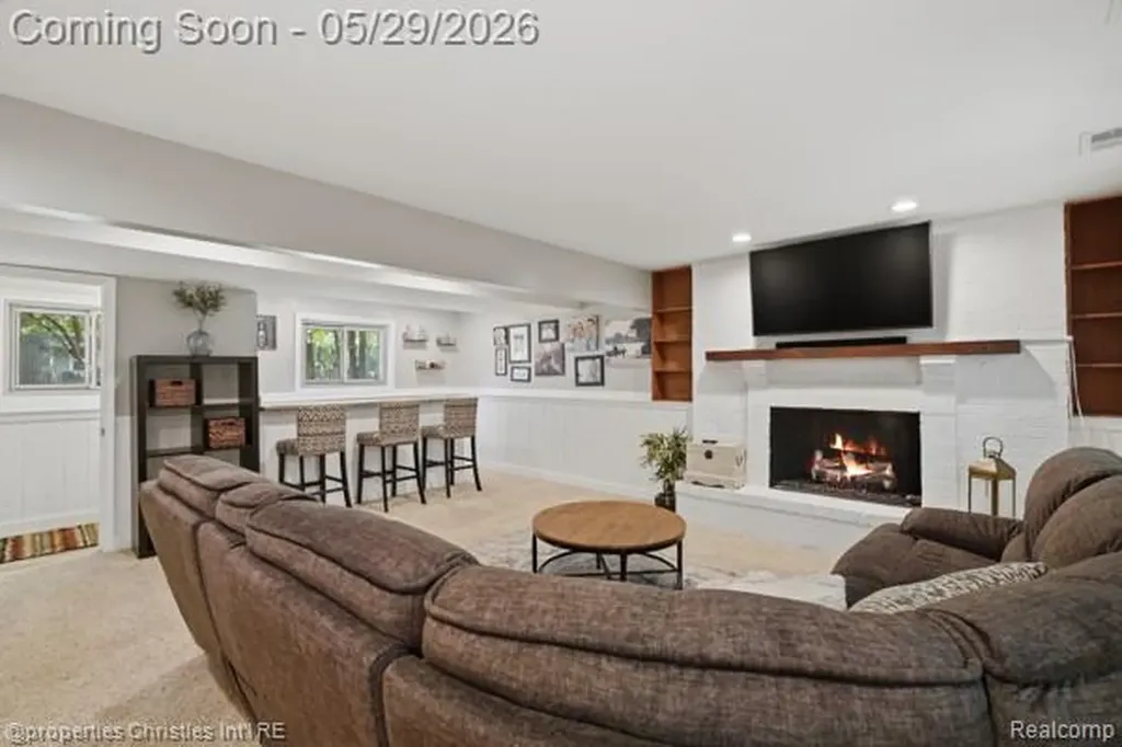 6884 Aeroview Street West Bloomfield Charter Township MI 48324