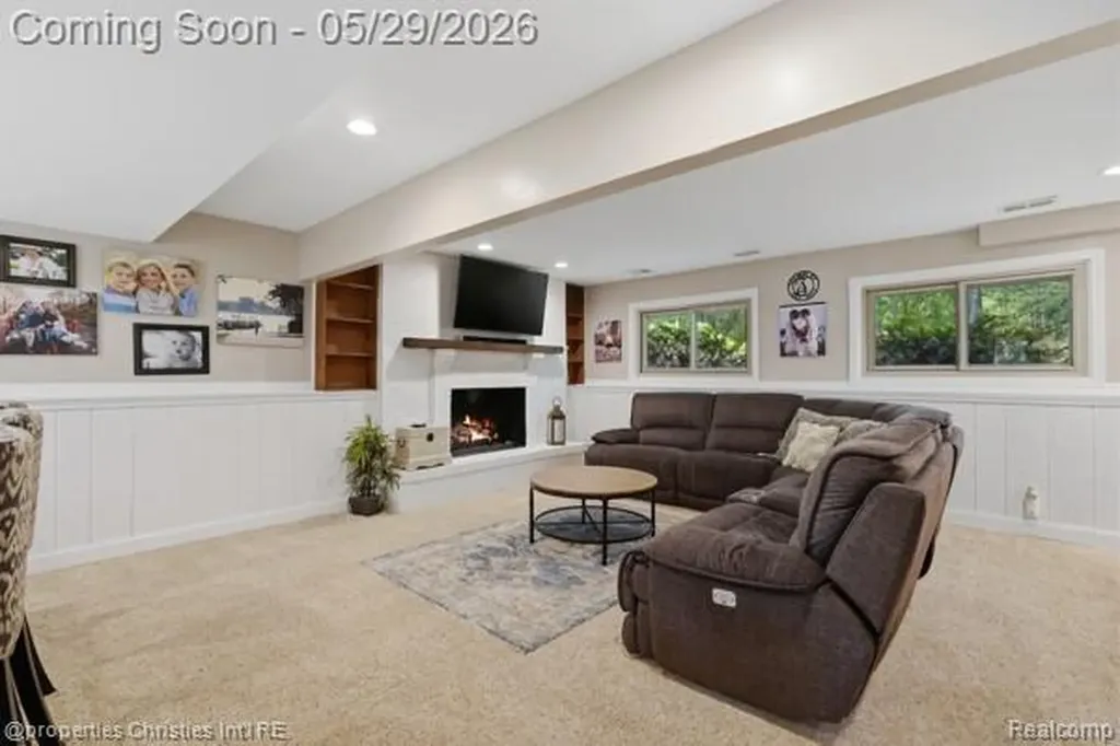6884 Aeroview Street West Bloomfield Charter Township MI 48324