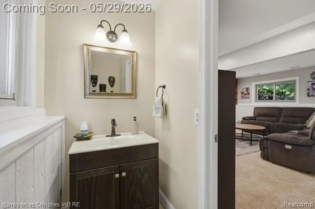 6884 Aeroview Street West Bloomfield Charter Township MI 48324