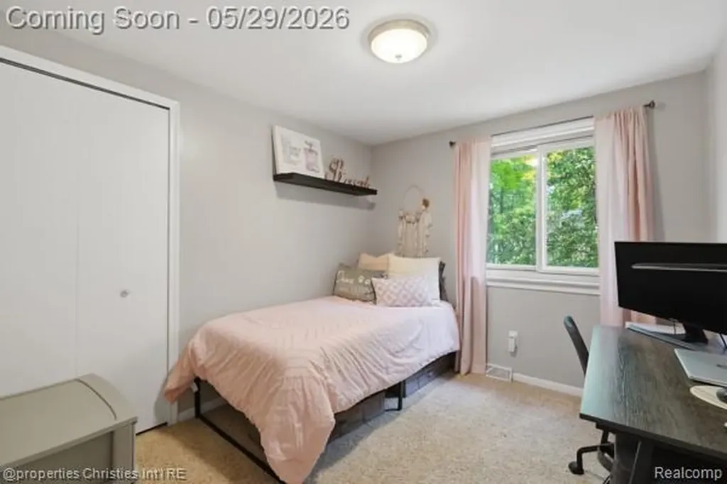 6884 Aeroview Street West Bloomfield Charter Township MI 48324