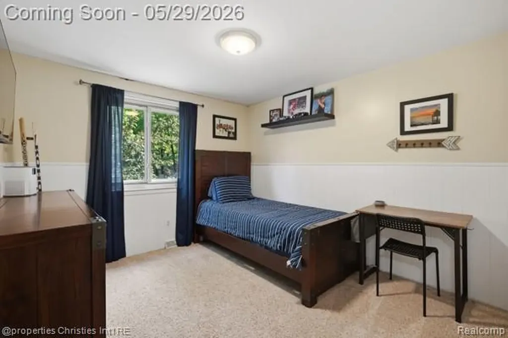 6884 Aeroview Street West Bloomfield Charter Township MI 48324