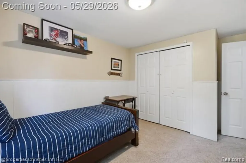 6884 Aeroview Street West Bloomfield Charter Township MI 48324