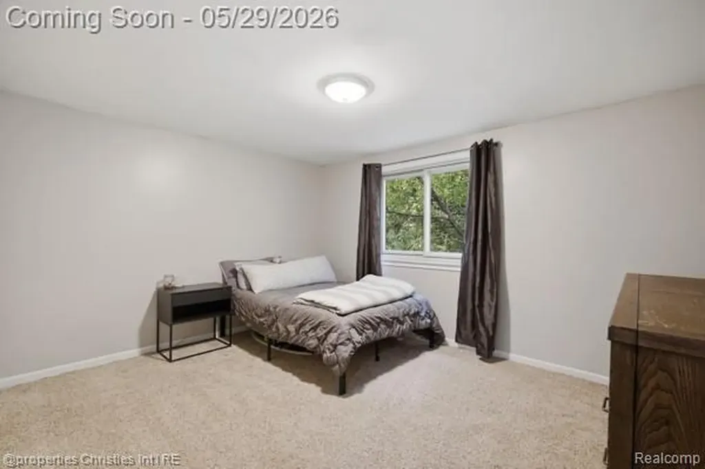 6884 Aeroview Street West Bloomfield Charter Township MI 48324