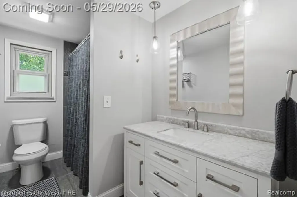 6884 Aeroview Street West Bloomfield Charter Township MI 48324