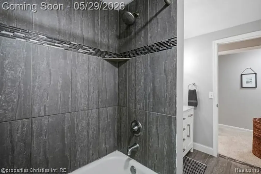 6884 Aeroview Street West Bloomfield Charter Township MI 48324