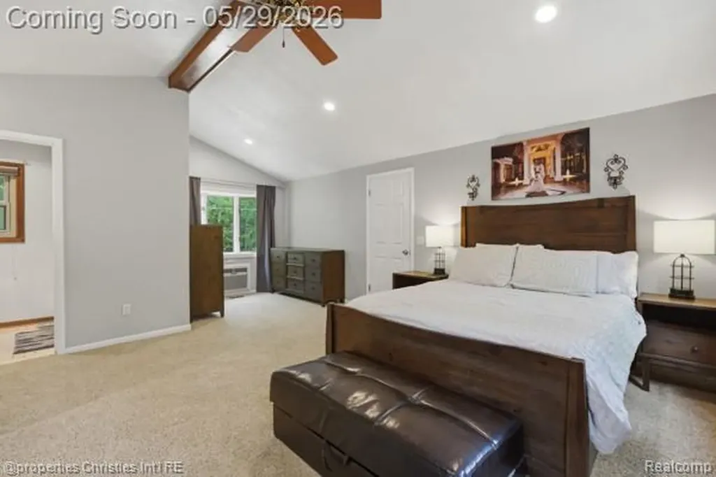 6884 Aeroview Street West Bloomfield Charter Township MI 48324