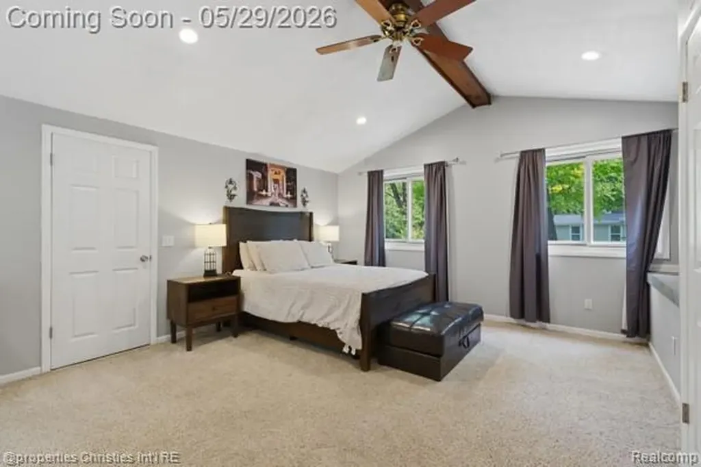 6884 Aeroview Street West Bloomfield Charter Township MI 48324