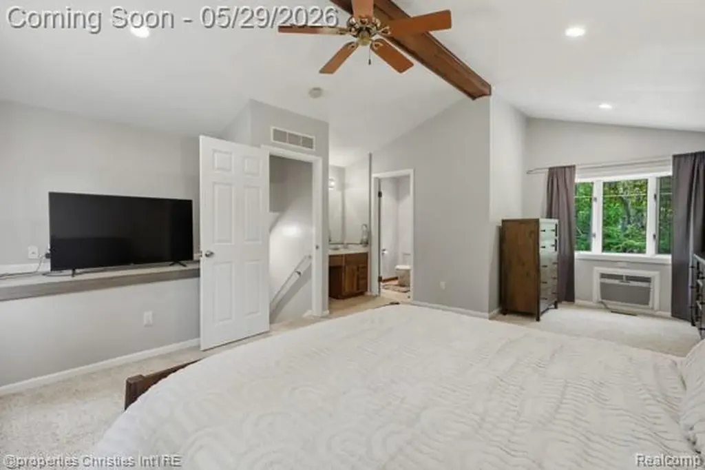 6884 Aeroview Street West Bloomfield Charter Township MI 48324